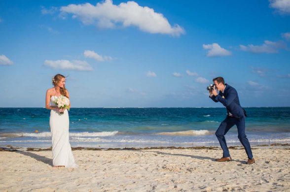 bride and groom photo sessions cancun beach