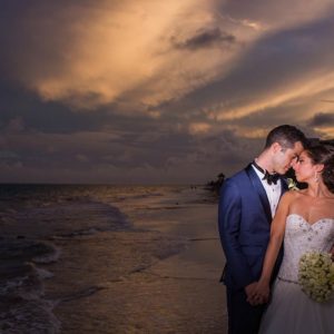 bride and groom photo sessions in cancun