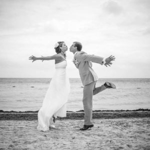 bride and groom weddingg photo sessions beach cancun