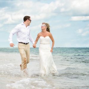 seasons photo studio trash the dress in cancun beach