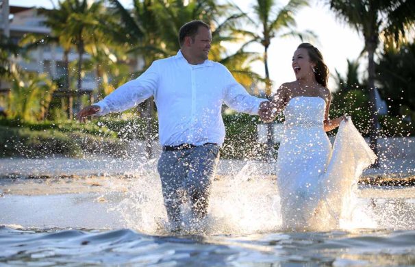trash the dress in riviera maya beach wedding photography