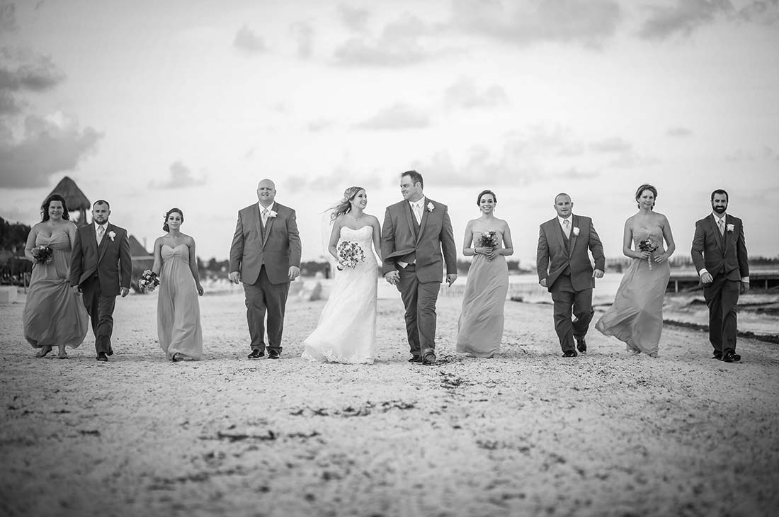 wedding photo sessions with bride and groom cancun