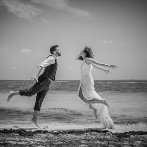 wedding photography trash the dress in cancun beach