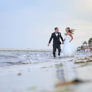 wedding photography trash the dress in riviera maya beach