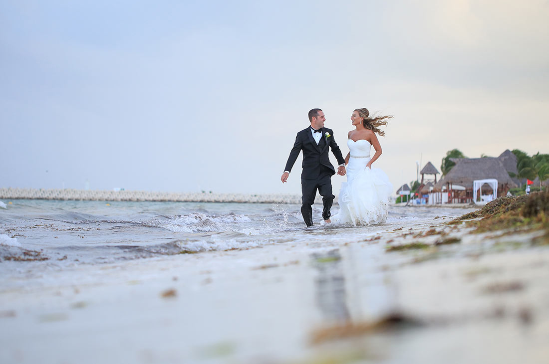 wedding photography trash the dress in riviera maya beach